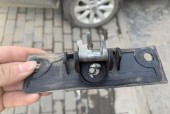 捷达车怎么样锁后备箱？捷达怎么从后备箱进入车内？