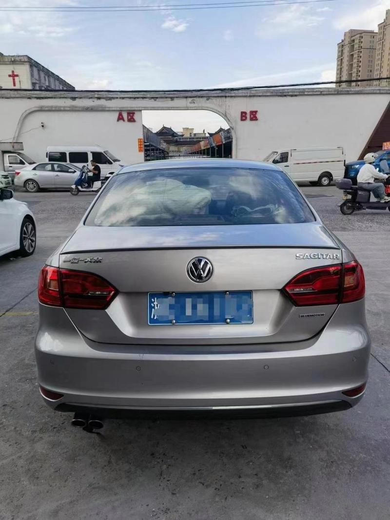 大众速腾金色是什么颜色的？大众速腾的金色是什么金？  第1张