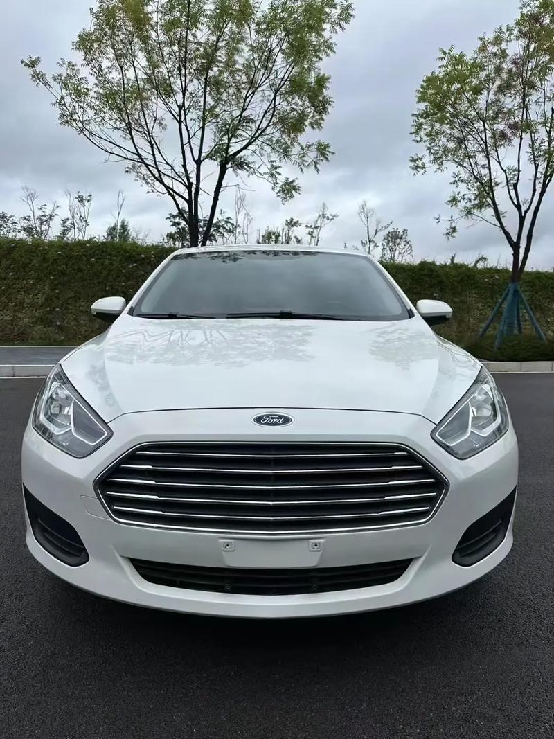 福特福睿斯属于什么车型，福特福睿斯是什么车  第1张