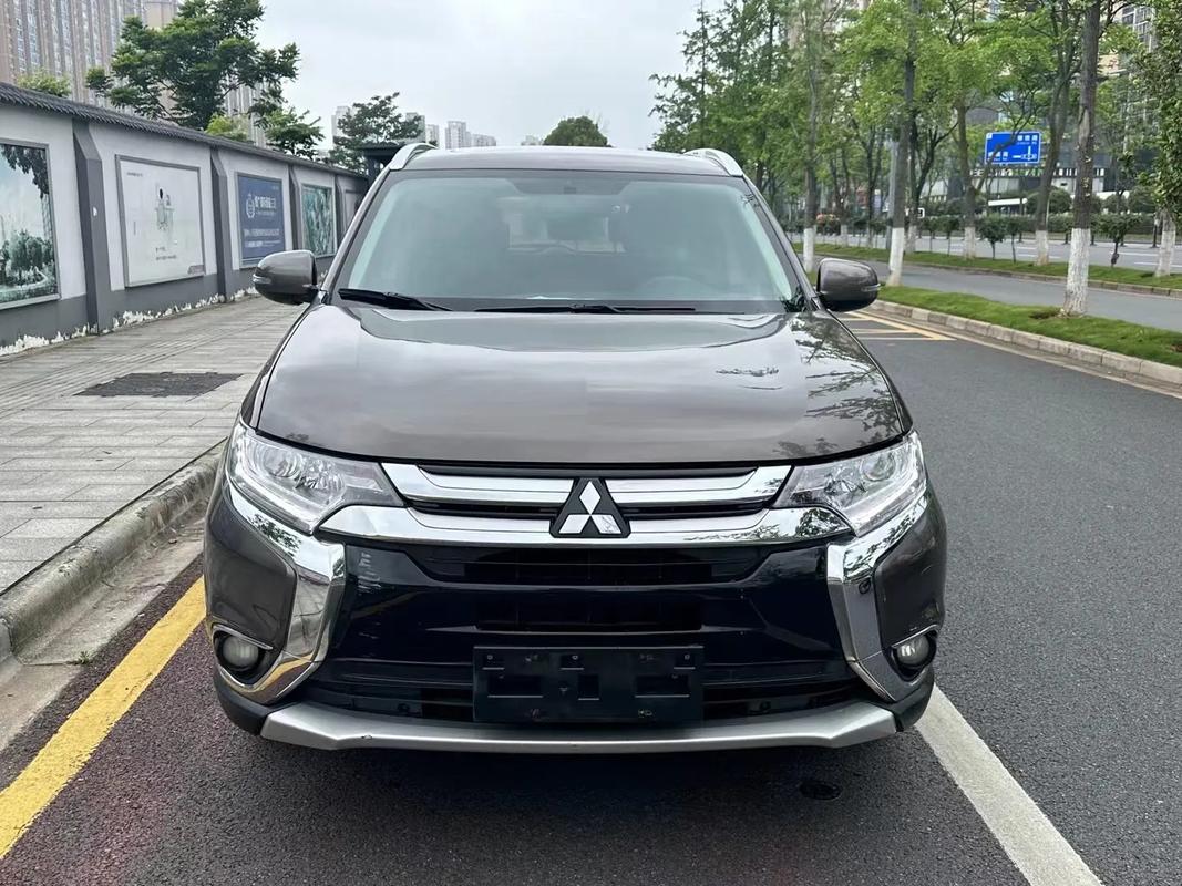 三菱帕杰罗费用2018，三菱帕杰罗费用配置参数  第8张