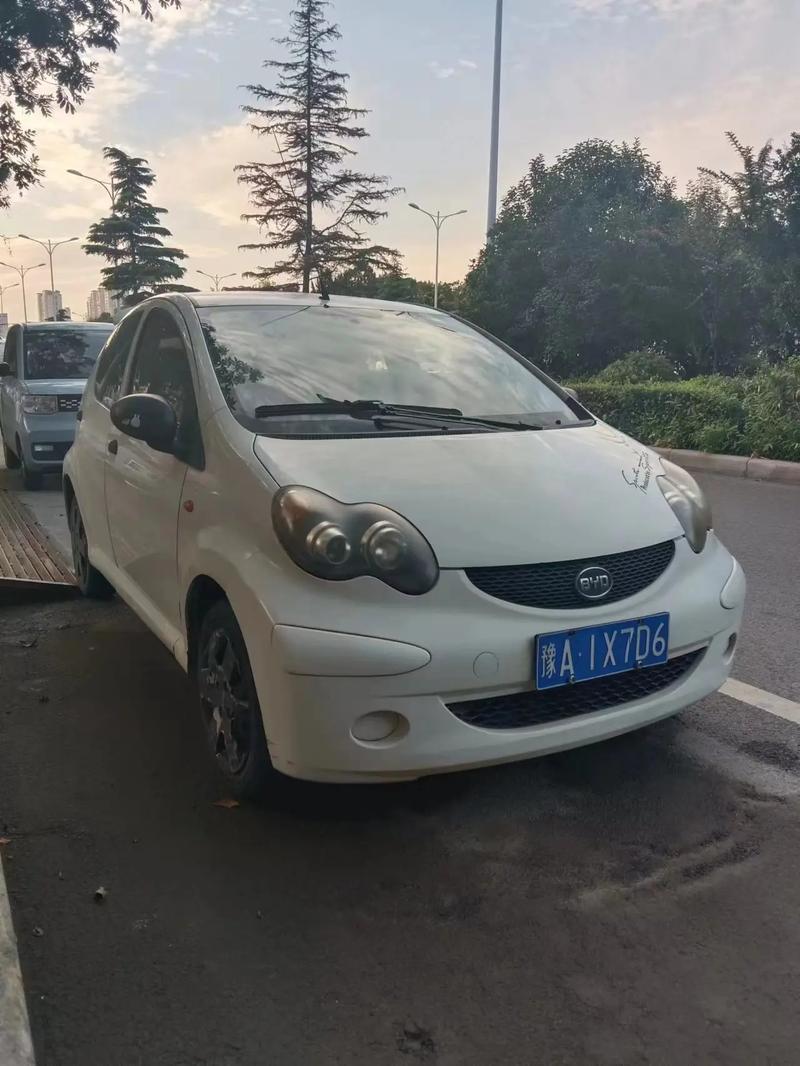 比亚迪f0二手车多少钱一辆？二手比亚迪f0多少钱能拿下？  第3张