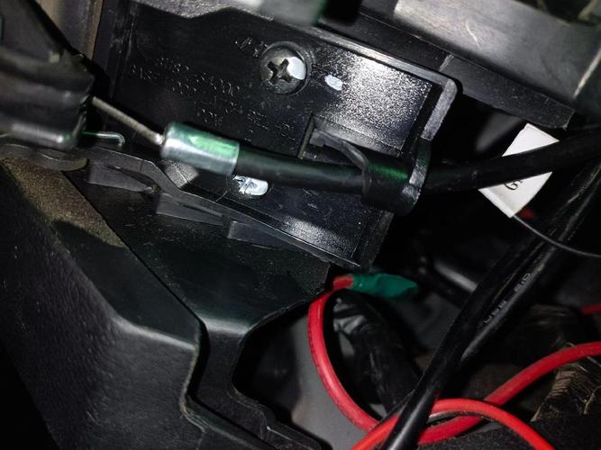 起亚k2双闪开关费用，起亚k2锁车双闪灯不亮  第4张
