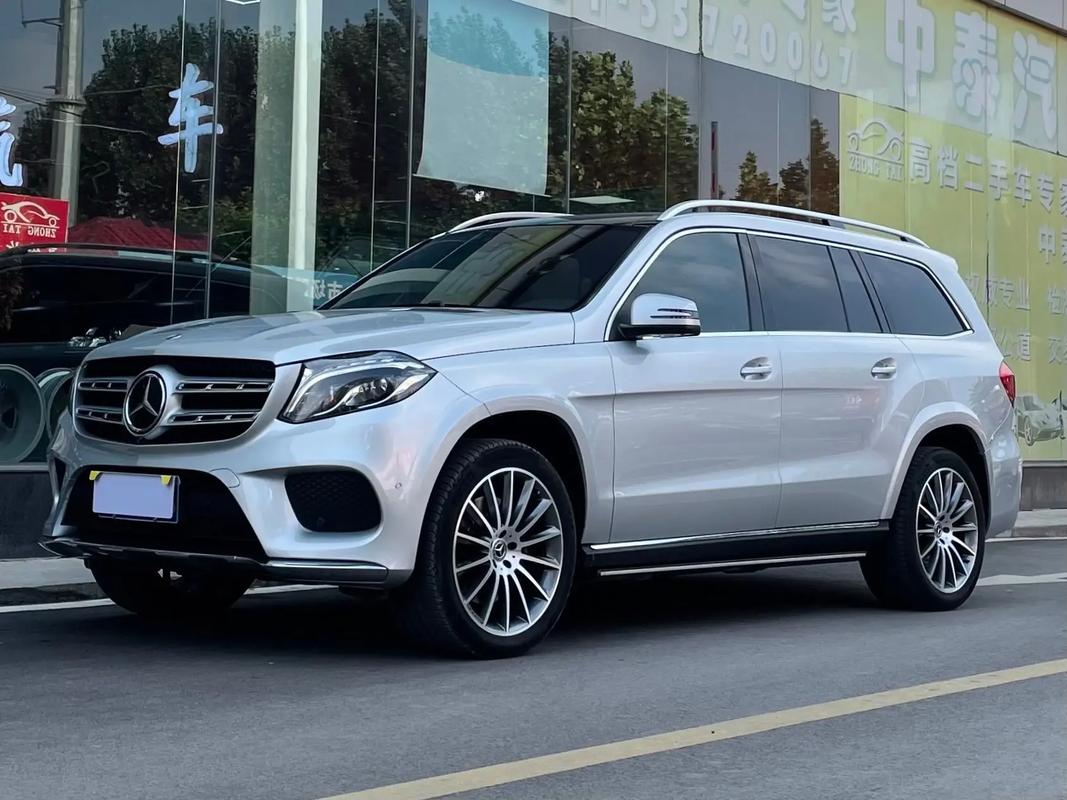 奔驰gls500轿车费用？奔驰gls500轿车报价及图片？  第1张