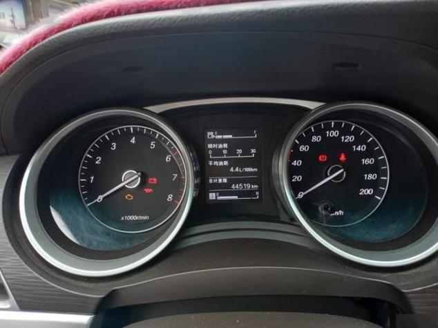 奥迪q7是汽油车吗，奥迪q7是轿车还是越野车  第1张