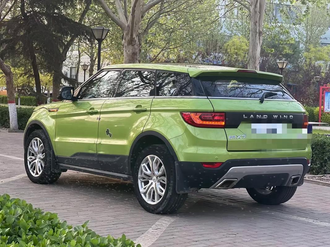 路虎方向盘绿色车标什么系列？路虎方向盘是圆标是什么车？  第1张