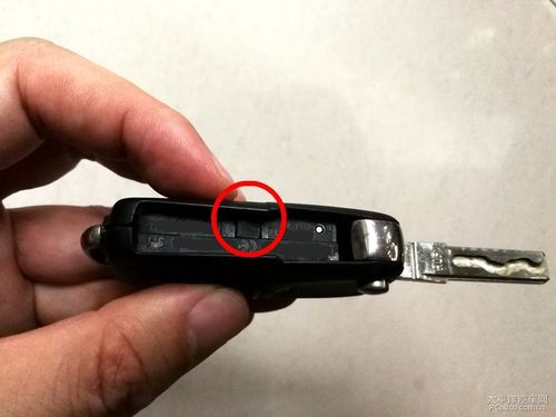 大众汽车钥匙没电了怎么换电池，大众钥匙电池没电了怎么办  第4张