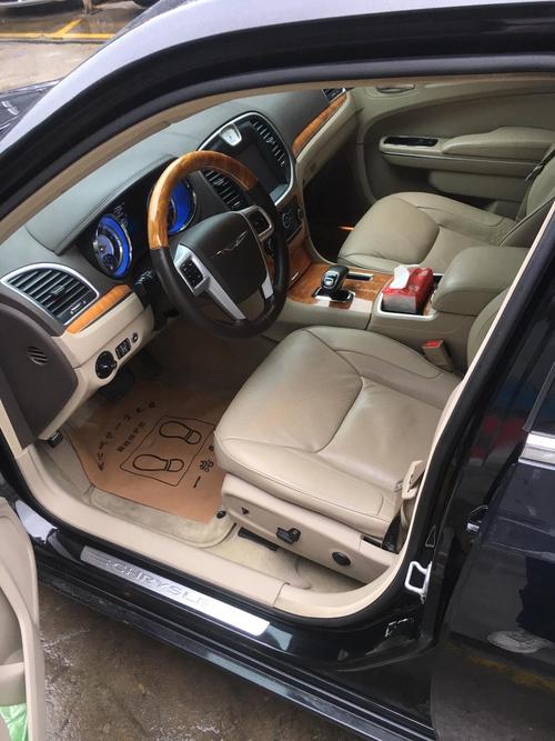 克莱斯勒300c二手多少钱，克莱斯勒300s二手车？  第5张