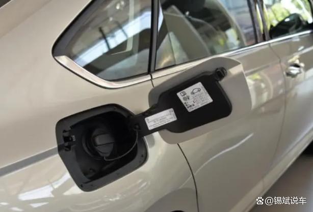 大众朗逸油箱盖开关在哪，上海大众朗逸油箱盖开关在哪？  第4张