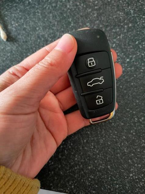 进口奥迪q7钥匙什么样，奥迪q7原装钥匙多少钱  第4张