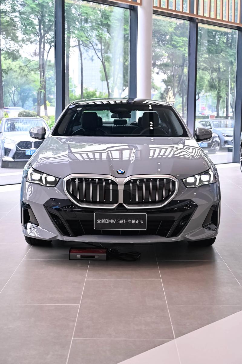 华晨宝马5最低售价？华晨宝马bmw5系费用？  第5张