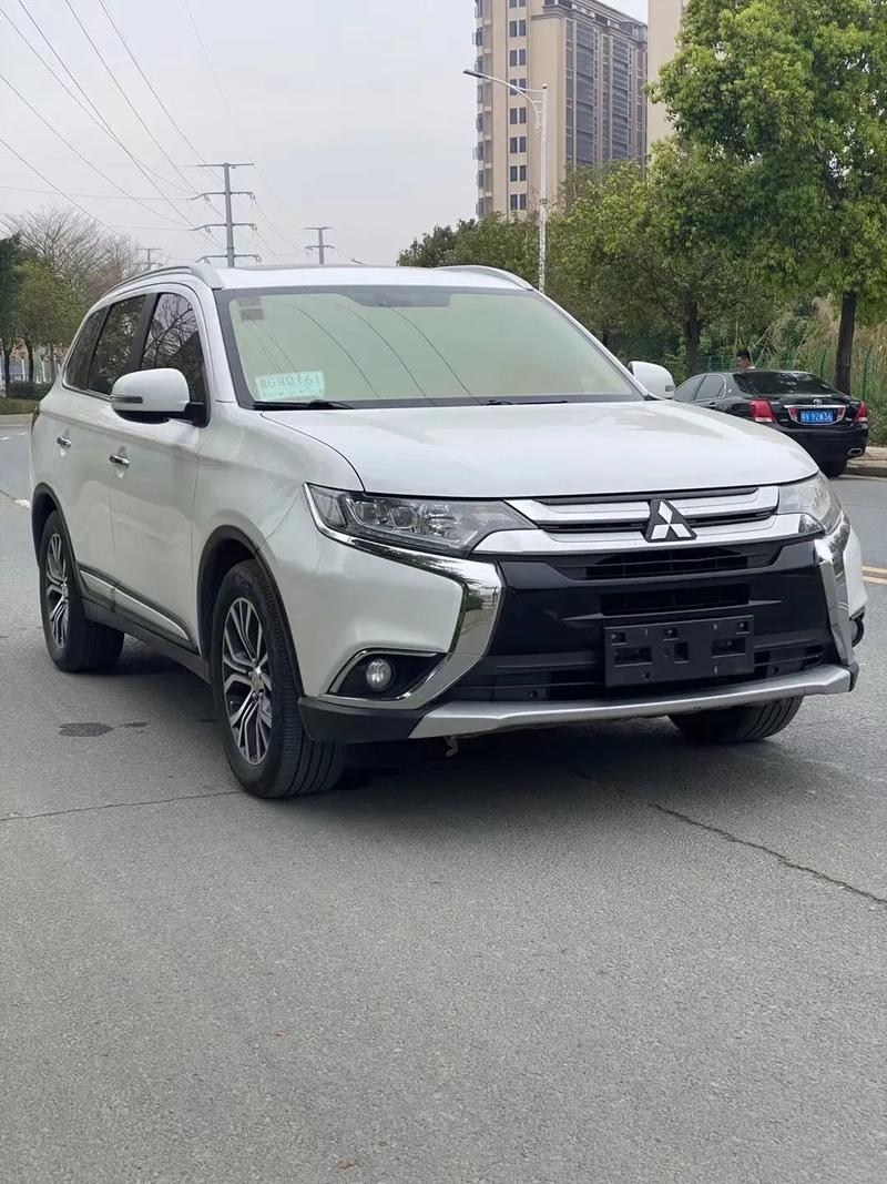 三菱二手suv车型及费用？二手三菱汽车suv？  第2张