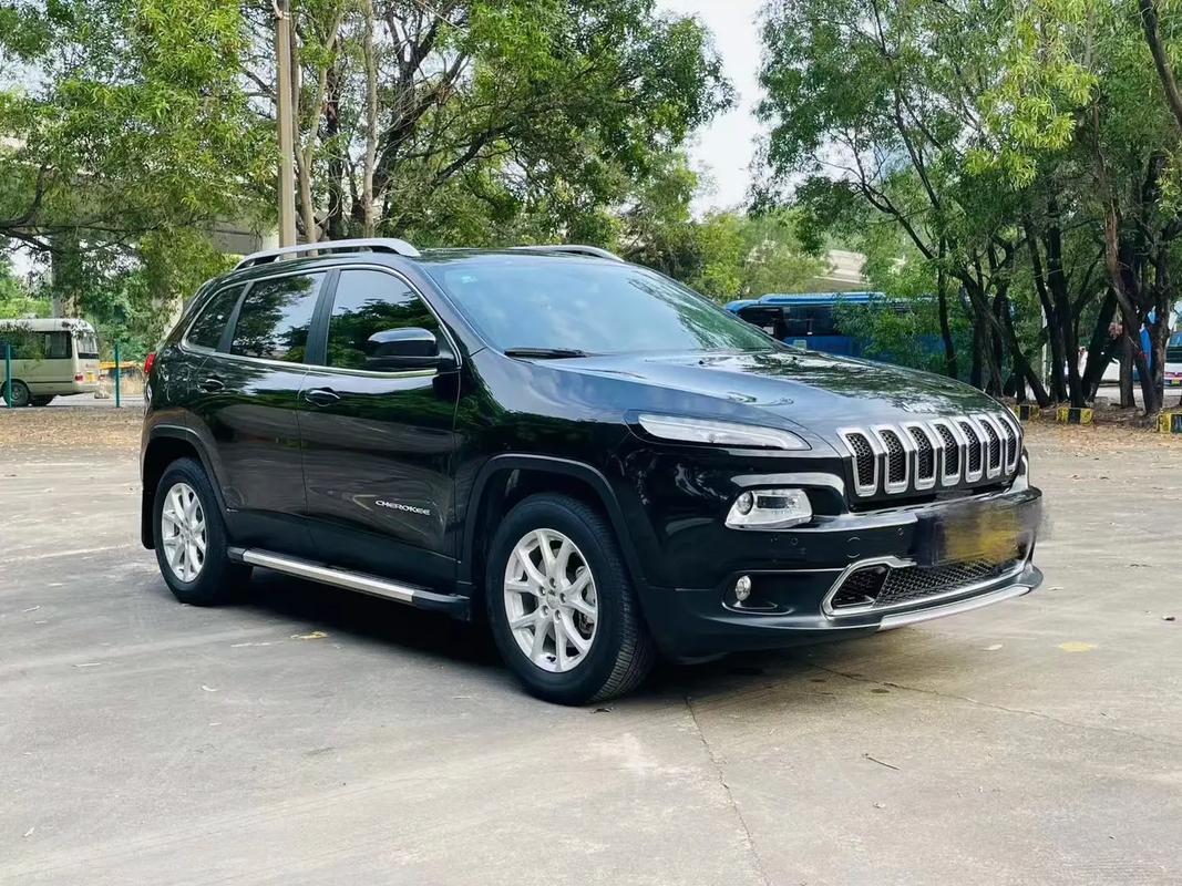 jeep自由光尺寸长宽高多少，自由光尺寸是多少？  第7张