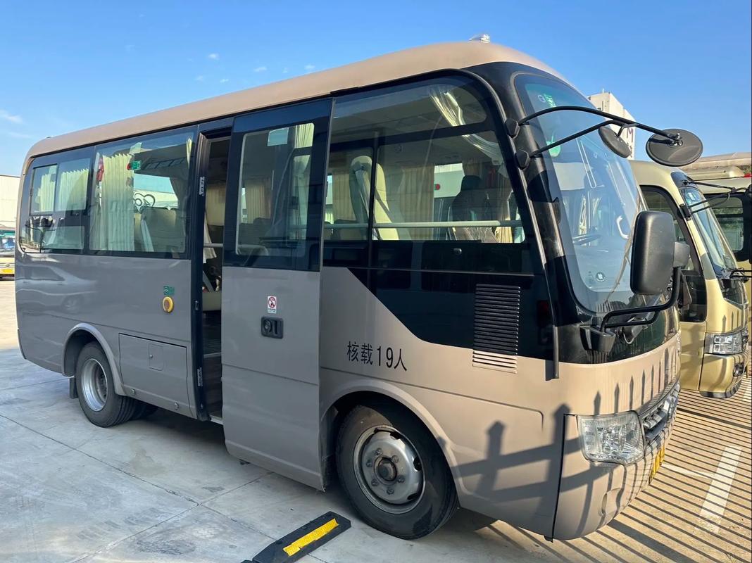 金龙19座客车费用，金龙客车19座最新款  第2张