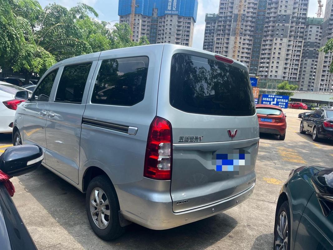 五菱最长面包车费用？五菱系列面包车最长的有多少多长？  第6张